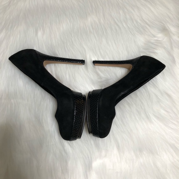 Vince Camuto Black Suede Snakeskin Platforms Sz 8 - Picture 4 of 7